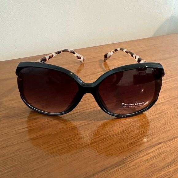 New Fashion Sunglasses Large Frames, Black frames with tortoise shell stems. - Picture 2 of 5